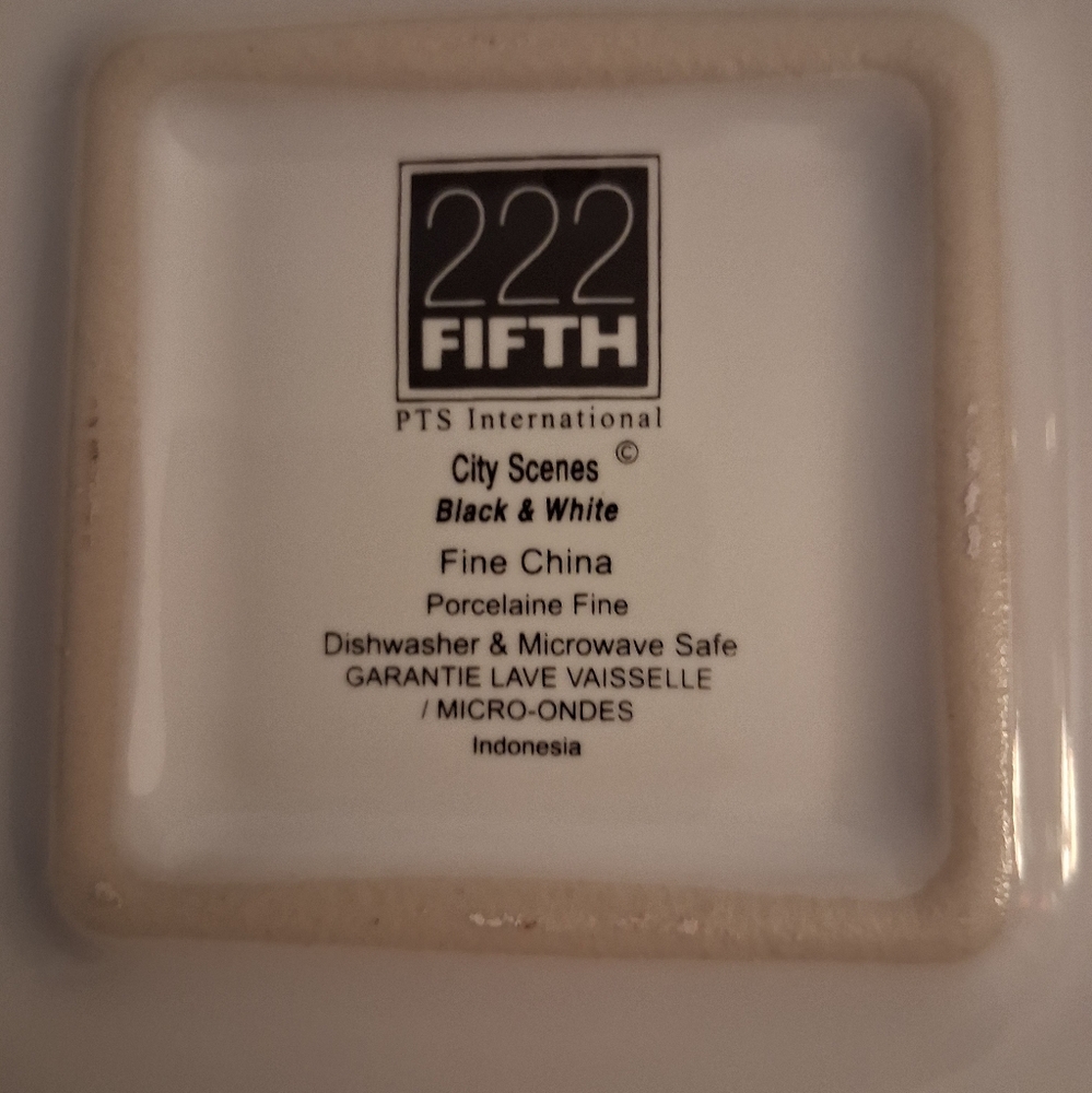 222 Fifth Dinner Plate "City Scenes In Black & White" Paris Scene W/Eiffel Tower - Picture 3 of 3